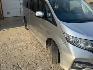 2015 Honda Stepwgn Spada V, серебристый, 2300000 рублей, вид 2