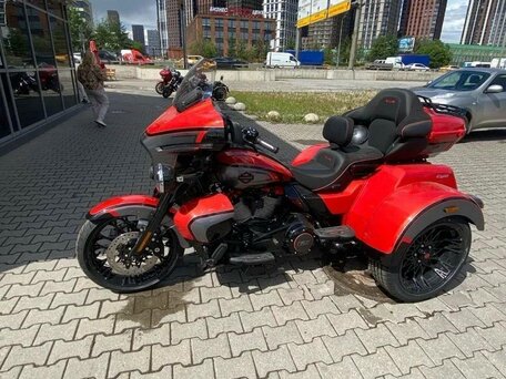 2026 Harley-Davidson CVO Tri Glide, оранжевый, 7950000 рублей, вид 2