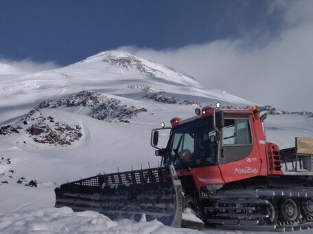 2005 PistenBully 300, красный, 7500000 рублей, вид 2