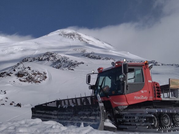 2005 PistenBully 300, красный, 7500000 рублей - вид 1