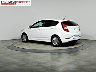 2015 Hyundai Solaris I Рестайлинг, белый, 1026000 рублей, вид 4