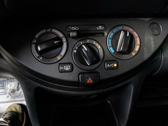 2011 Nissan Note I Рестайлинг, серый, 745000 рублей - вид 15