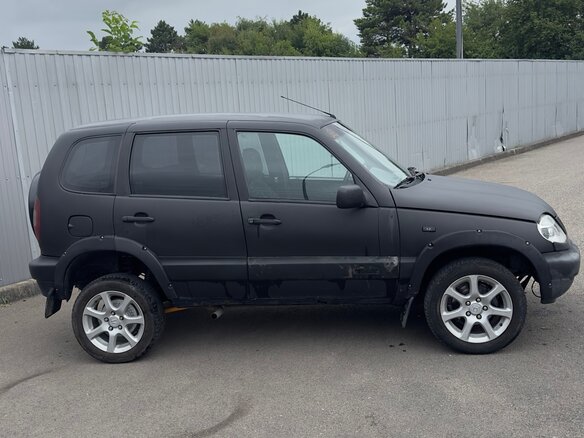 2004 Chevrolet Niva I, чёрный, 300000 рублей - вид 10