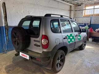 2018 Chevrolet Niva I Рестайлинг, серебристый, 650000 рублей, вид 3