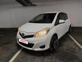 2011 Toyota Vitz III (XP130), белый, 620000 рублей, вид 5