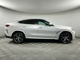 2022 BMW X6 40i III (G06), белый, 8499000 рублей, вид 4