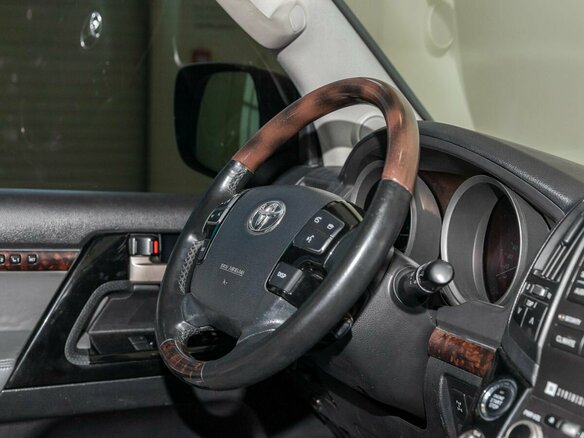 2010 Toyota Land Cruiser 200 Series, серый, 2700000 рублей - вид 26