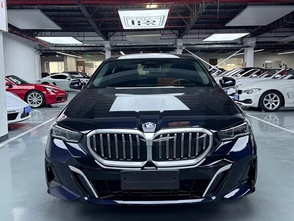 2024 BMW 5 серии Long 525Li VIII (G60/G61/G68), чёрный, 4084000 рублей - вид 1