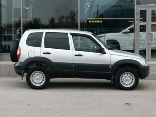 2019 Chevrolet Niva I Рестайлинг, серебристый, 635000 рублей, вид 4