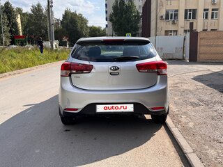 2016 Kia Rio III Рестайлинг, серебристый, 695000 рублей, вид 3