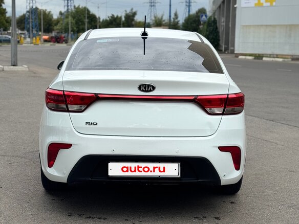 2018 Kia Rio IV, белый, 900000 рублей - вид 4