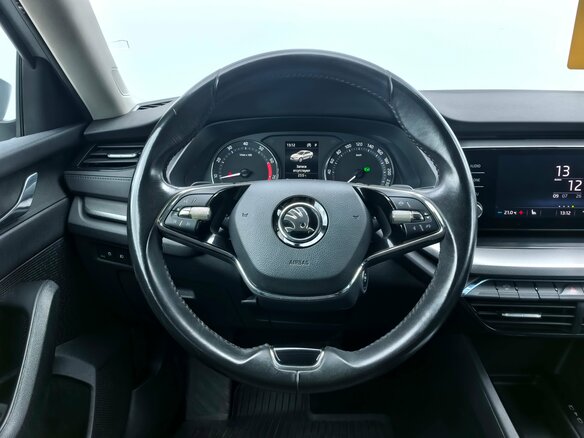 2021 Skoda Octavia IV (A8), серебристый, 1740000 рублей - вид 12