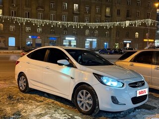 2013 Hyundai Solaris I, белый, 900000 рублей, вид 4
