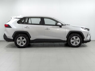 2024 Toyota RAV4 V (XA50), белый, 3620000 рублей, вид 4