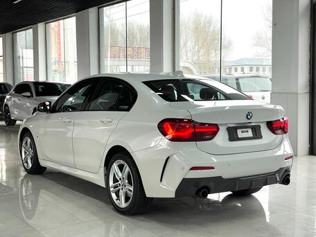 2023 BMW 1 серии 120i III (F52) Рестайлинг, белый, 1827000 рублей, вид 4