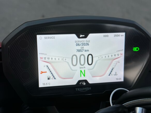 2024 Triumph Street Triple, красный, 1250000 рублей - вид 12
