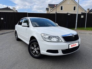 2013 Skoda Octavia II (A5) Рестайлинг, белый, 750000 рублей, вид 3