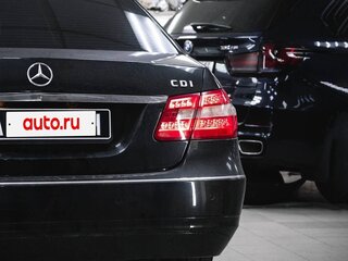 2009 Mercedes-Benz E-Класс 220 5G-Tronic IV (W212, S212, C207), чёрный, 1200000 рублей, вид 2