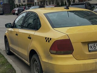 2018 Volkswagen Polo V Рестайлинг, жёлтый, 500000 рублей, вид 2