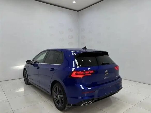 2022 Volkswagen Golf VIII, синий, 1679000 рублей - вид 4