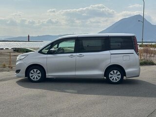 2020 Toyota Noah III (R80) Рестайлинг, серебристый, 1916000 рублей, вид 4