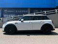 2023 Mini Hatch One III (F55/F56) Рестайлинг 2, белый, 2148400 рублей - вид 4