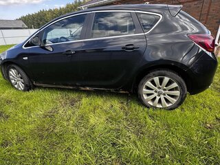 2011 Opel Astra J, чёрный, 380000 рублей, вид 2