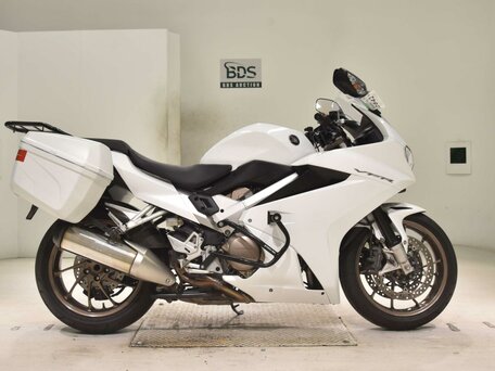 2015 Honda VFR 800, белый, 717000 рублей, вид 2