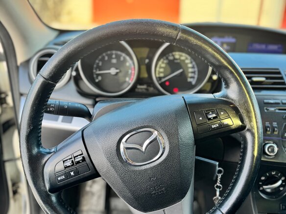 2011 Mazda 3 II (BL) Рестайлинг, белый, 900000 рублей - вид 6