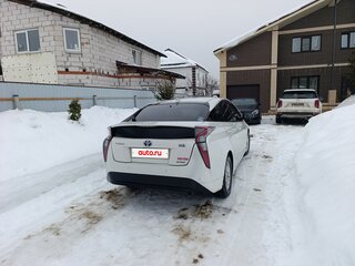 2017 Toyota Prius IV (XW50), белый, 1450000 рублей, вид 3