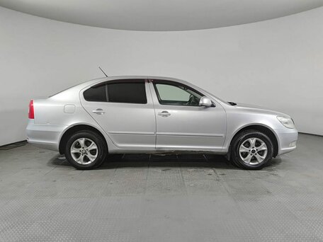 2012 Skoda Octavia II (A5) Рестайлинг, серебристый, 633410 рублей, вид 4
