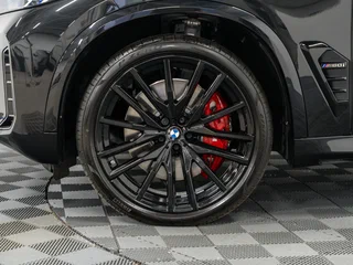 2026 BMW X5 M60i IV (G05/G18) Рестайлинг, чёрный, 19450000 рублей, вид 3