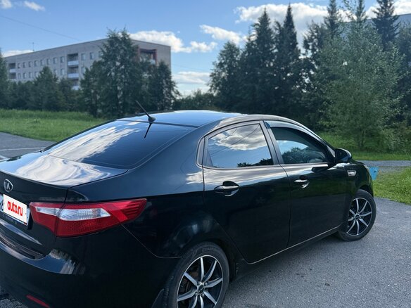 2013 Kia Rio 5-speed III, чёрный, 820000 рублей - вид 2