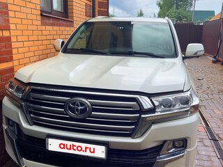 2021 Toyota Land Cruiser 200 Series Рестайлинг 2, белый, 7700000 рублей, вид 1
