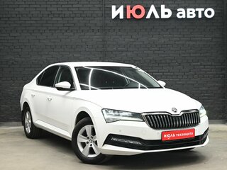 2019 Skoda Superb III Рестайлинг, белый, 2400000 рублей, вид 3