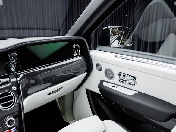 2026 Rolls-Royce Cullinan Black Badge I Рестайлинг (Series II), чёрный, 73670000 рублей - вид 27