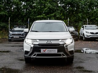 2020 Mitsubishi Outlander III Рестайлинг 3, белый, 1499000 рублей, вид 3