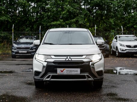 2020 Mitsubishi Outlander III Рестайлинг 3, белый, 1499000 рублей, вид 3