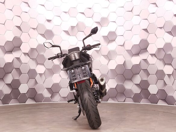 2022 KTM 390 Duke, чёрный - вид 5