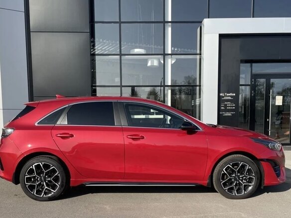 2021 Kia Ceed III Рестайлинг, красный, 2420000 рублей - вид 3