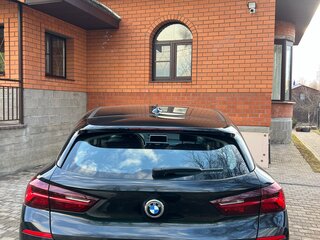 2021 BMW X2 sDrive18i I (F39), чёрный, 2100000 рублей, вид 3