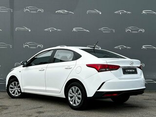 2021 Hyundai Solaris II Рестайлинг, белый, 1644400 рублей, вид 4