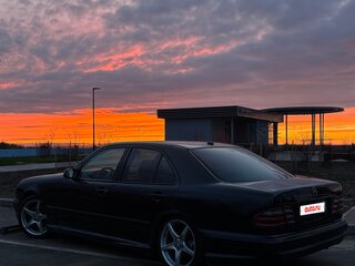 1999 Mercedes-Benz E-Класс 240 II (W210, S210) Рестайлинг, чёрный, 290000 рублей, вид 2