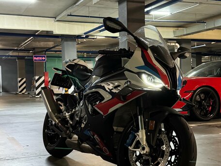 2021 BMW M 1000 RR, белый, 2000000 рублей, вид 1