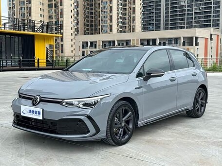 2023 Volkswagen Golf VIII, серый, 1640000 рублей, вид 1