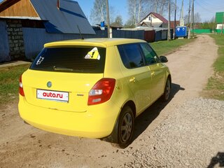 2011 Skoda Fabia II Рестайлинг, жёлтый, 420000 рублей, вид 3