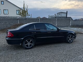 2003 Mercedes-Benz E-Класс 320 III (W211, S211), чёрный, 650000 рублей, вид 3