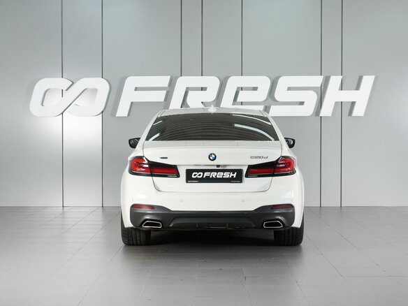 2020 BMW 5 серии 520d xDrive VII (G30/G31/G38) Рестайлинг, белый, 4660000 рублей - вид 3