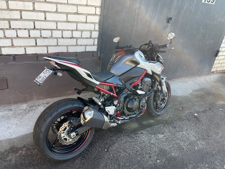 2022 Kawasaki Z 900, серебристый, 975000 рублей, вид 2