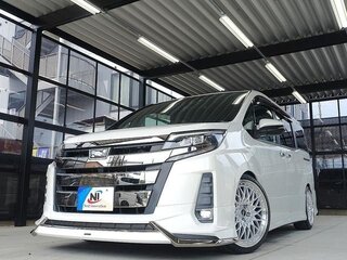 2018 Toyota Noah III (R80) Рестайлинг, белый, 1500010 рублей, вид 1